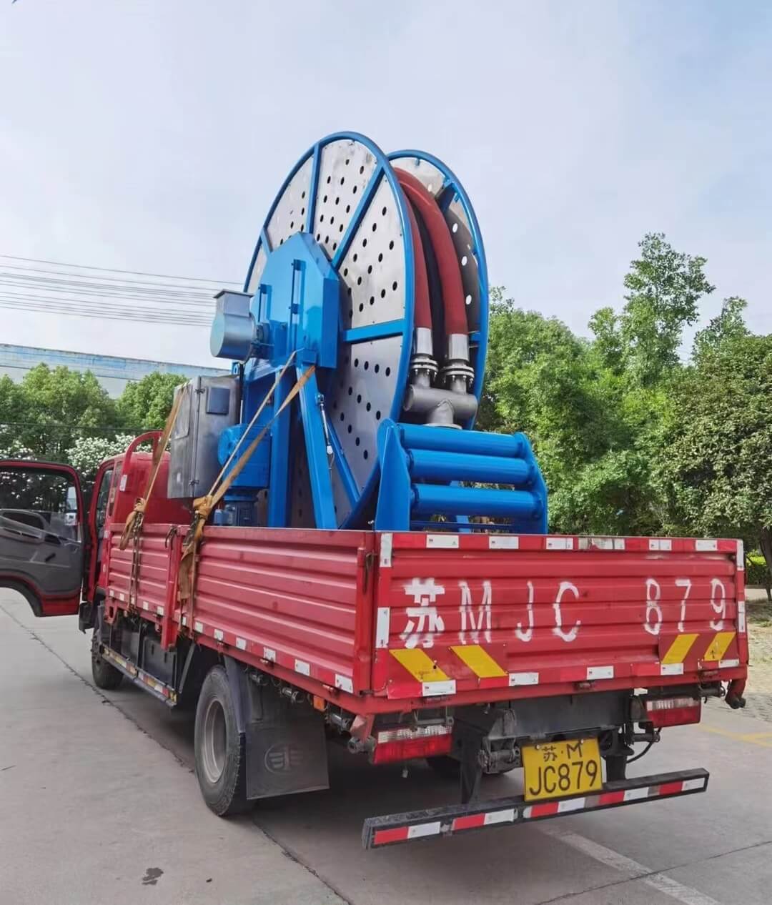On-time delivery of 2.5 ton hose winches